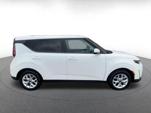 Used 2025 Kia Soul LX w/ LX Technology Package FWD image 16