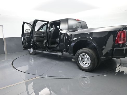 Used 2025 RAM 3500 Laramie image 85