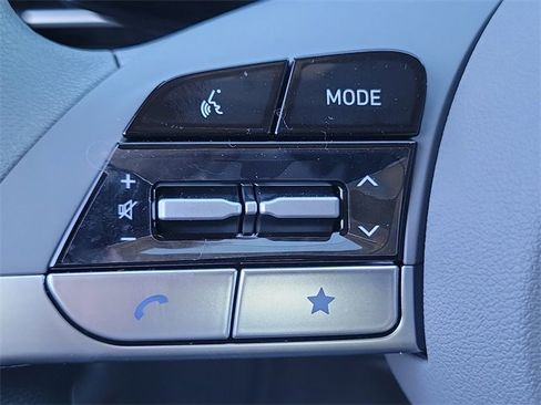 New 2025 Hyundai Elantra SE image 8