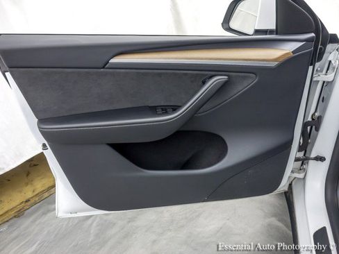 Used 2023 Tesla Model Y Long Range image 36