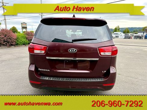 Used 2018 Kia Sedona LX w/ LX Essentials Premium Package FWD image 7