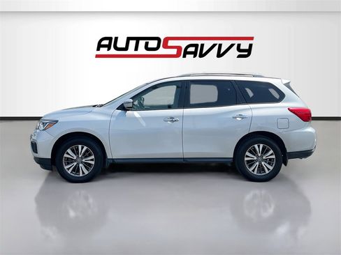 Used 2018 Nissan Pathfinder SV image 4
