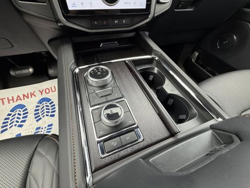 Used 2024 Ford Expedition Platinum image 21