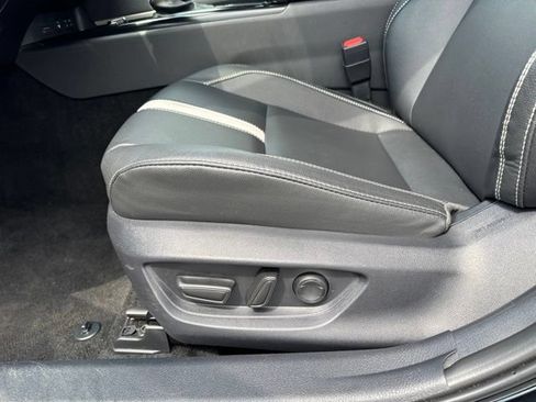 Used 2025 Toyota Camry SE FWD image 17