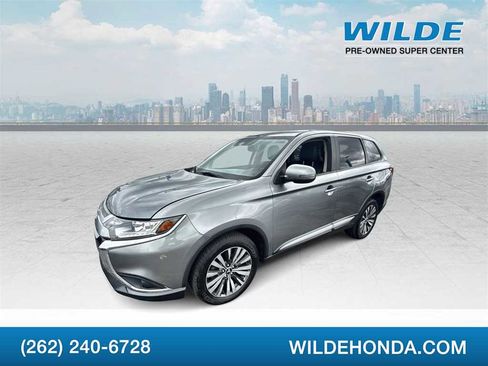 Used 2020 Mitsubishi Outlander SE image 1