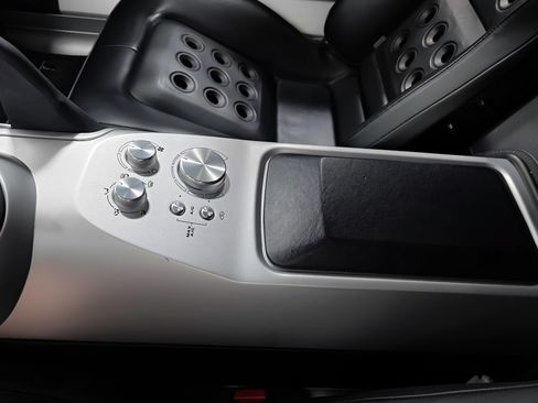 Used 2005 Ford GT RWD image 43