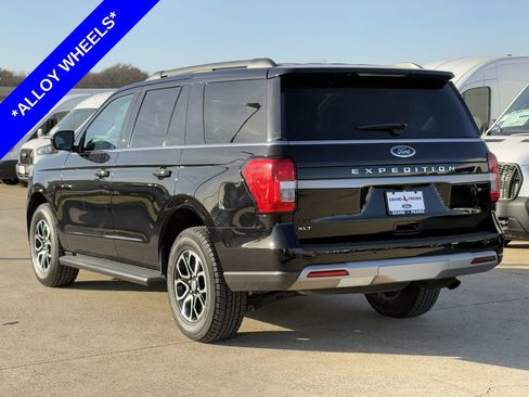 Used 2024 Ford Expedition XLT image 3