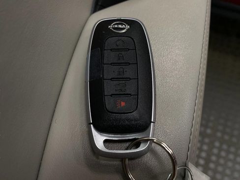 Used 2025 Nissan Rogue SV image 31