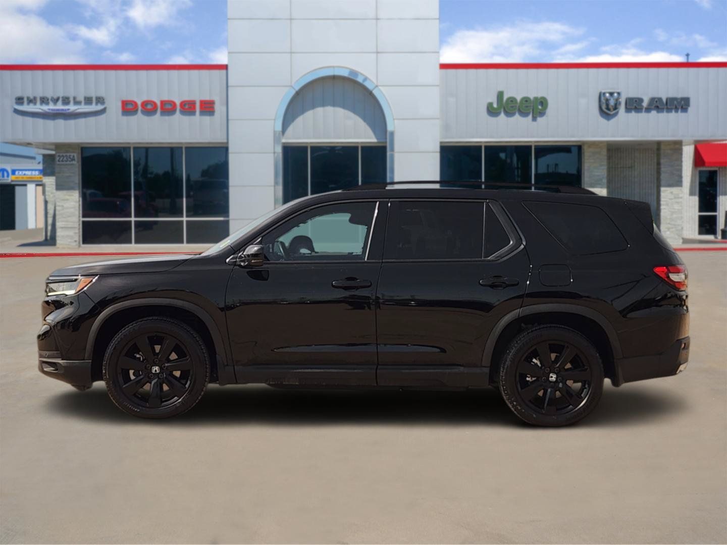 Used 2025 Honda Pilot Black Edition image 3