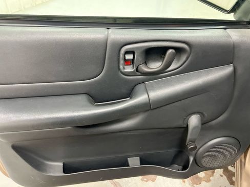 Used 2003 Chevrolet S10 Pickup 2WD Regular Cab w/ Convenience Package image 18