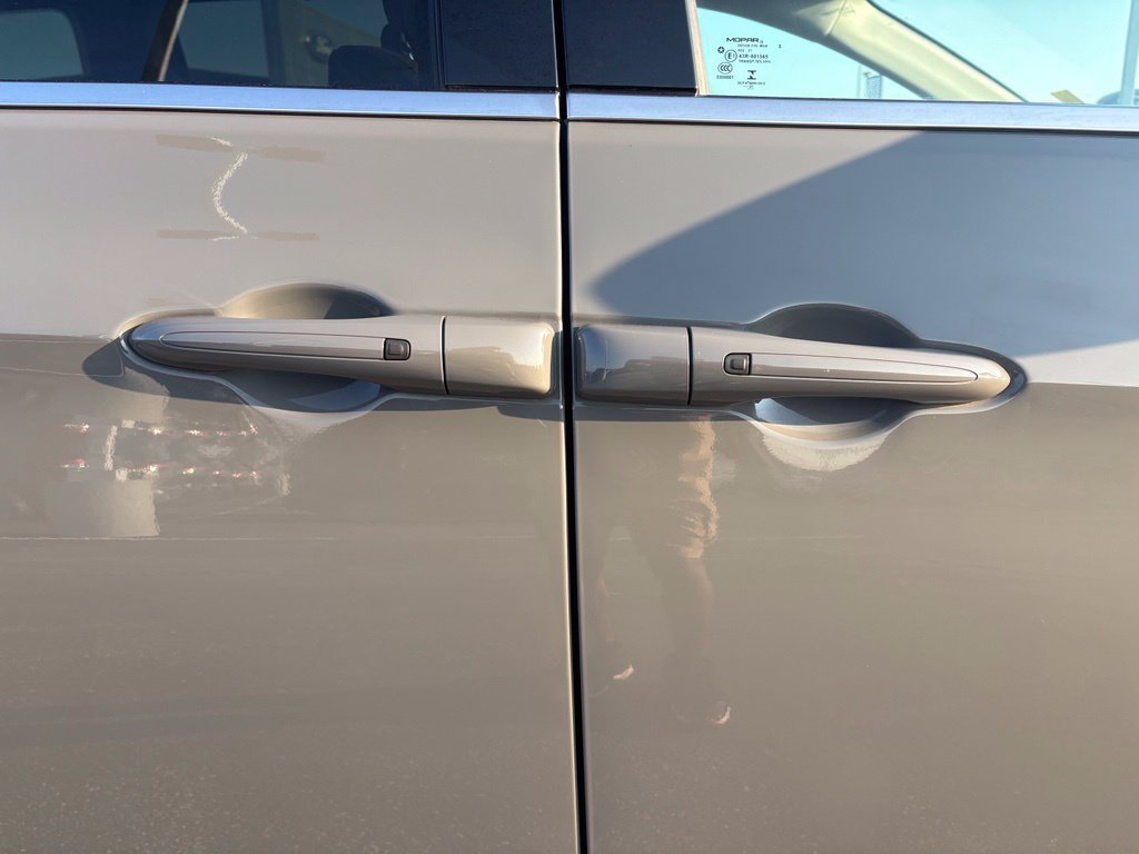 Used 2022 Chrysler Pacifica Touring-L FWD image 11