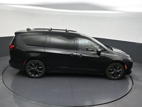 Used 2019 Chrysler Pacifica Limited w/ Advanced Safetytec Group FWD image 21