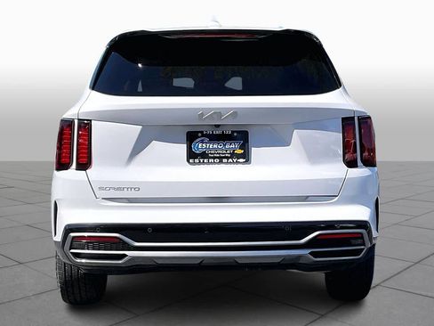 Used 2023 Kia Sorento S image 5