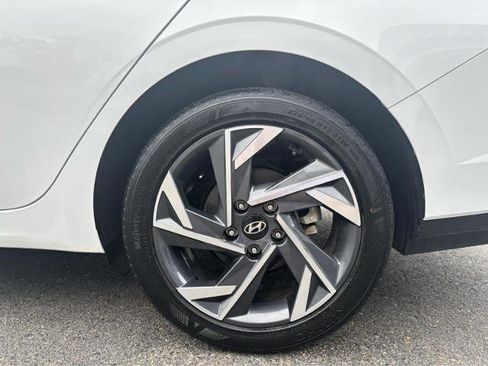 Used 2025 Hyundai Elantra Sport FWD image 4