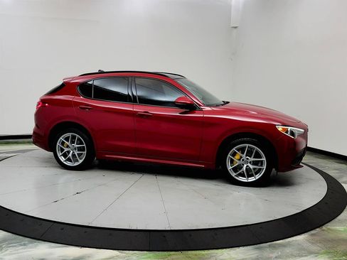 Used 2020 Alfa Romeo Stelvio Ti Sport w/ Quick Order Package 22S Sport AWD/4WD image 4