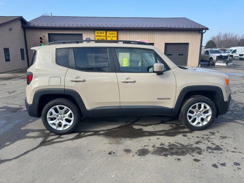 Used 2016 Jeep Renegade Latitude image 3