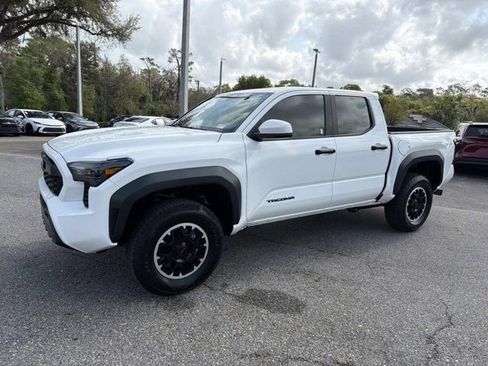 Certified 2024 Toyota Tacoma TRD Off-Road AWD/4WD image 5