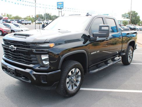 Used 2025 Chevrolet Silverado 2500 Custom w/ Custom Value Package AWD/4WD image 4