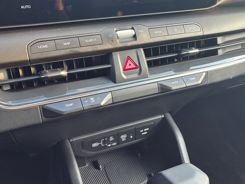 Used 2025 Kia K4 EX FWD image 25