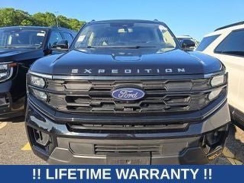 Used 2025 Ford Expedition Max Active AWD/4WD image 2