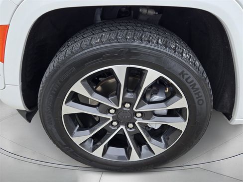 Used 2022 Jeep Grand Cherokee Overland w/ Adv Protech Group III image 9