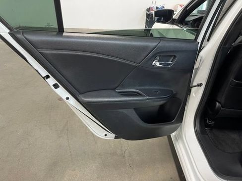 Used 2017 Honda Accord Sport image 19