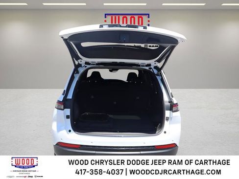 Used 2024 Jeep Grand Cherokee Altitude AWD/4WD image 18