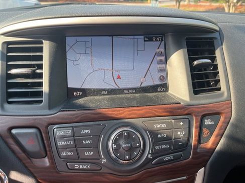Used 2017 Nissan Pathfinder Platinum image 28
