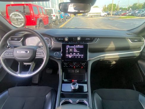 Used 2023 Jeep Grand Cherokee L Laredo RWD image 17