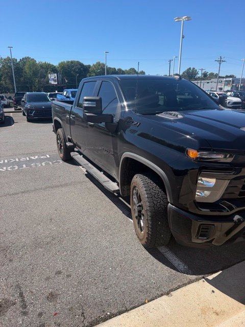 Used 2026 Chevrolet Silverado 2500 Custom AWD/4WD image 1