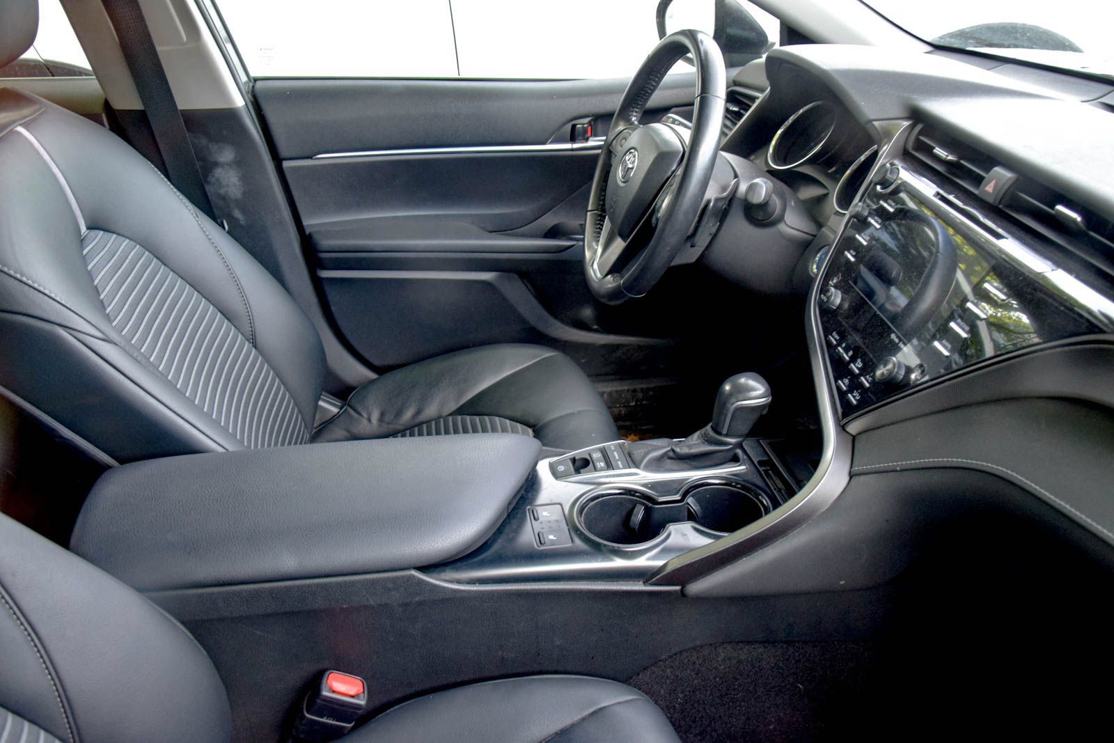 Used 2019 Toyota Camry SE w/ Audio Package FWD image 8