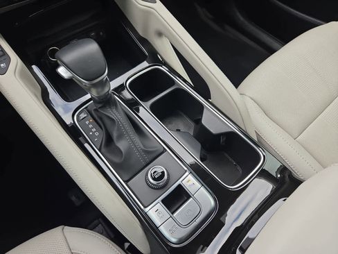 Certified 2025 Kia Telluride EX w/ EX Captain's Chair Package image 32