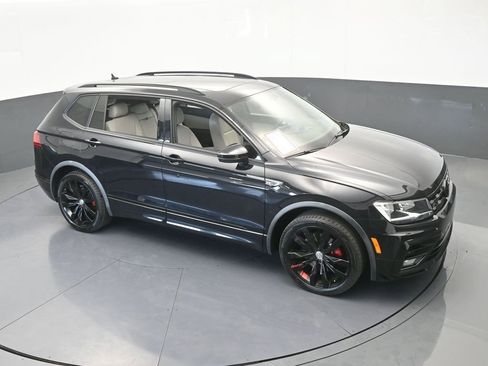 Used 2020 Volkswagen Tiguan SE R-Line image 60