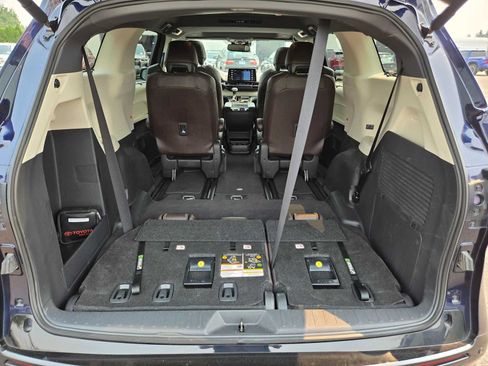 Used 2023 Toyota Sienna Platinum AWD/4WD image 16