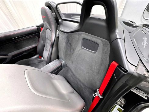 Used 2021 Porsche 718 Boxster Spyder RWD image 28