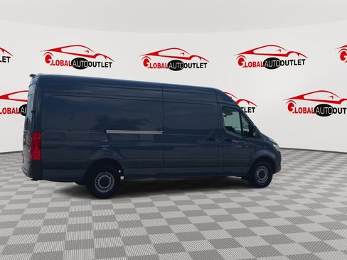 Used 2021 Mercedes-Benz Sprinter 2500 image 9