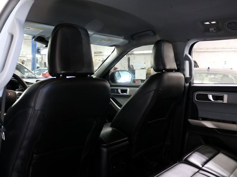 Used 2022 Ford Explorer XLT w/ Equipment Group 202A image 41