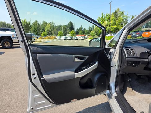 Used 2014 Toyota Prius Four FWD image 21
