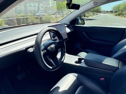 Used 2021 Tesla Model Y Long Range AWD/4WD image 7