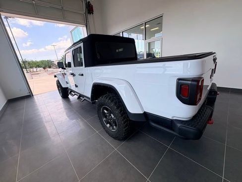 Used 2023 Jeep Gladiator Rubicon w/ Cold Weather Group AWD/4WD image 3