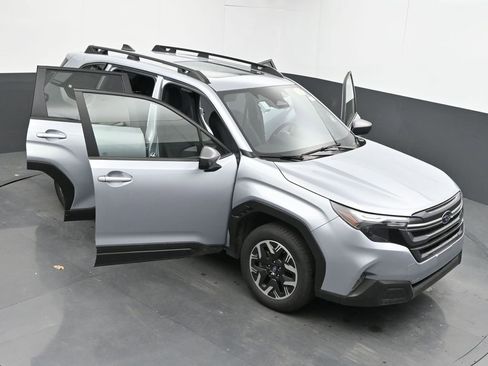 Used 2025 Subaru Forester Premium AWD/4WD image 42