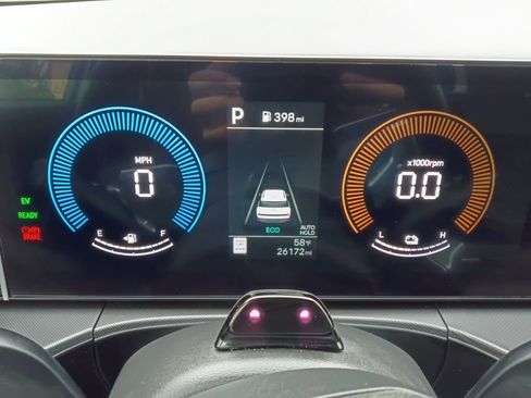 Used 2025 Hyundai Santa Fe SEL image 2