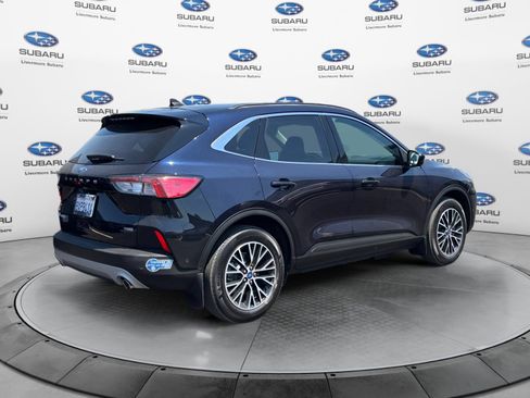 Used 2021 Ford Escape Titanium w/ Titanium Premium Package FWD image 5