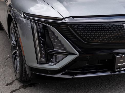 Used 2024 Cadillac Lyriq Sport AWD/4WD image 35