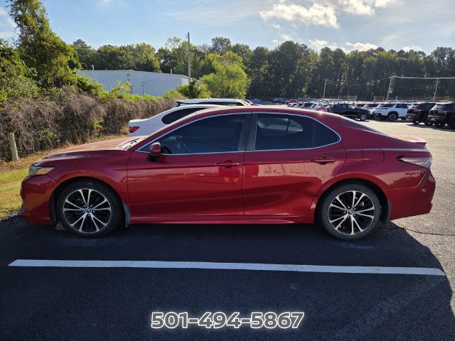 Used 2019 Toyota Camry SE FWD image 2