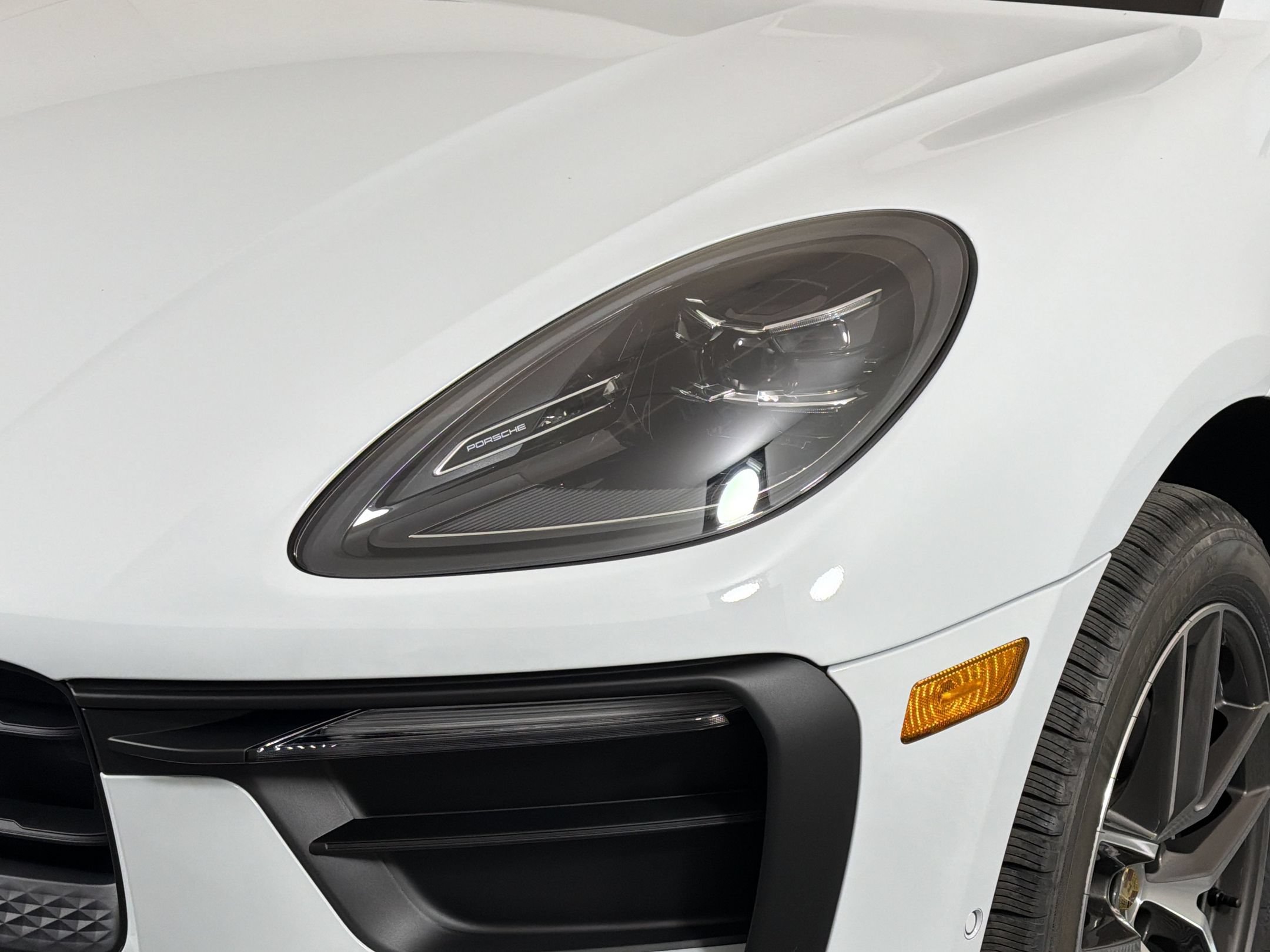 Used 2026 Porsche Macan AWD/4WD image 13