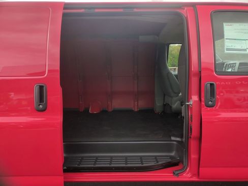 New 2026 GMC Savana 2500 Extended w/ Driver Convenience Package RWD image 15