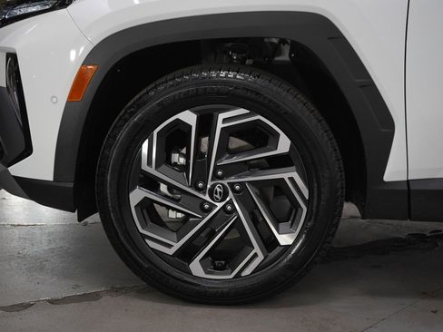 Used 2025 Hyundai Tucson Limited image 30