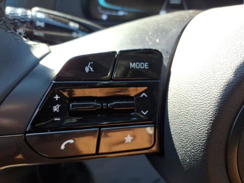 Used 2025 Hyundai Elantra Sport image 18