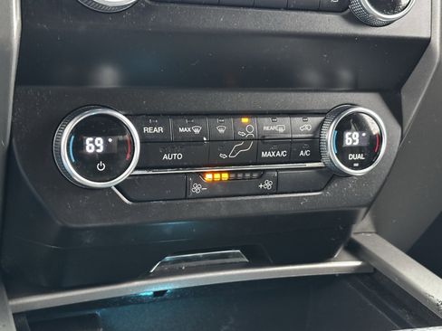 Used 2019 Ford Expedition XLT w/ Equipment Group 201A image 6